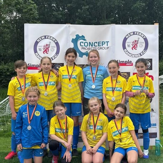Heswall Hornets, Under 10 girls football team sponsored by Principal Pets